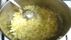 Лук-порей тушеный