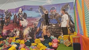 Joki Joya / День в игровом центре / Степан в восторге (09.25)