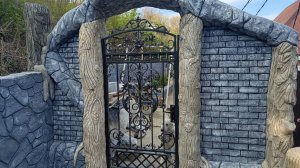 оформление  входа в дом  забор цветник подпорная стенка  работа мастерской Бубнова.г Новороссийск.