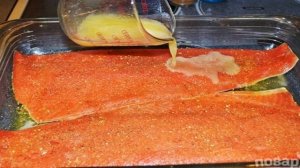 Красная рыба с морковью и луком