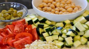 Курица с нутом и цукини