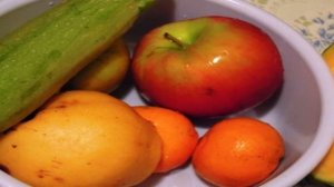 Курица с овощами и фруктами