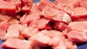 Мясо с ананасами в кисло-сладком соусе