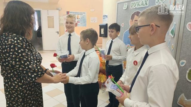 Лицеисты тепло поздравили своих педагогов!