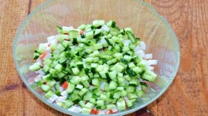 Крабовый салат с капустой и огурцом