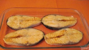 Красная рыба под соусом в духовке