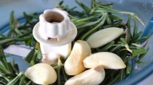 Мясо с розмарином в духовке