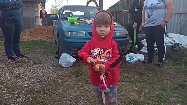 Соседка Ксюша Драцевич ,сестра Даника 3 мая 2020 г.