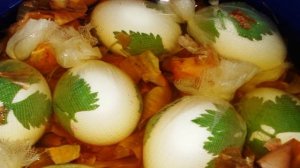 Красные яйца на пасху