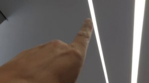 Натяжные потолки, световые линии.