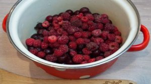 Компот из малины и вишни