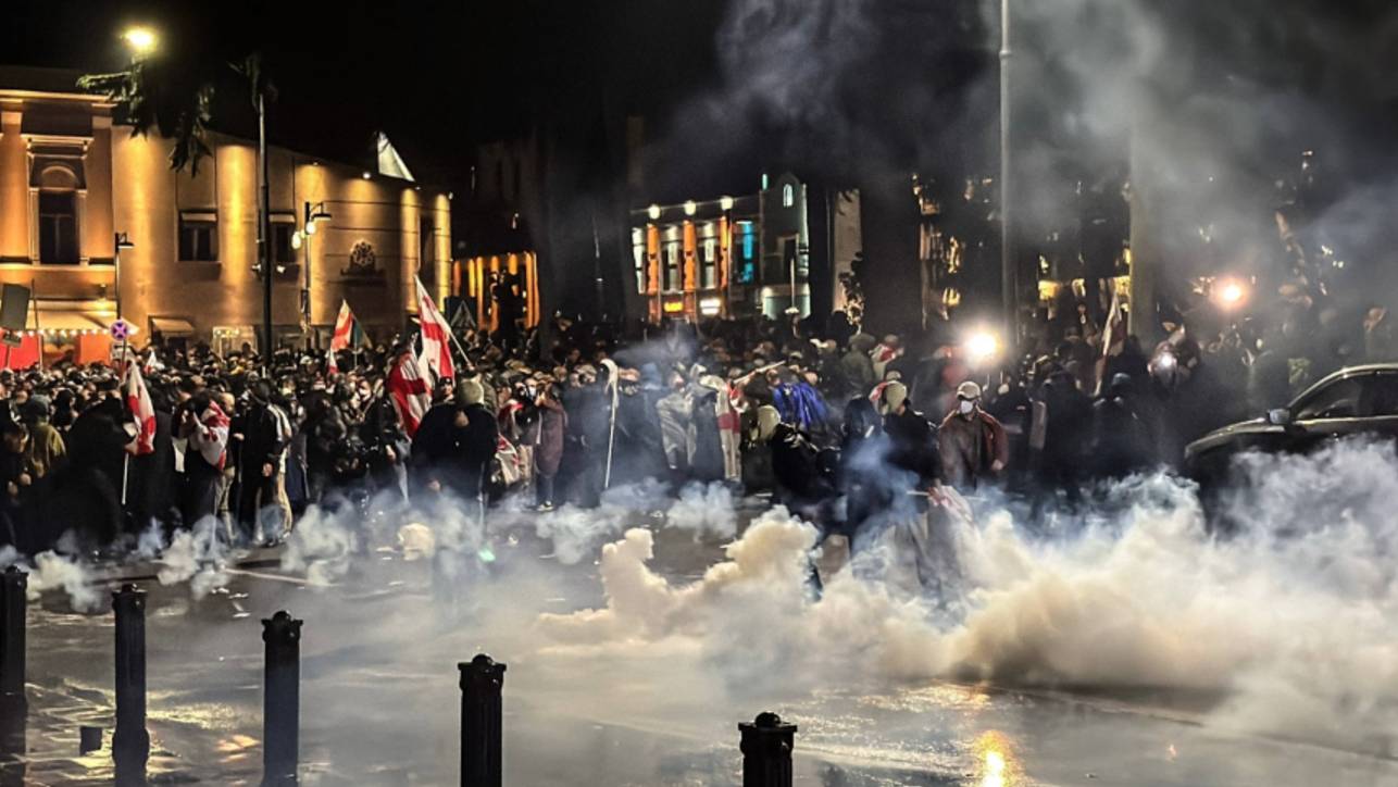 Выборы в Грузии переросли в бунт: Тбилиси охвачен беспорядками