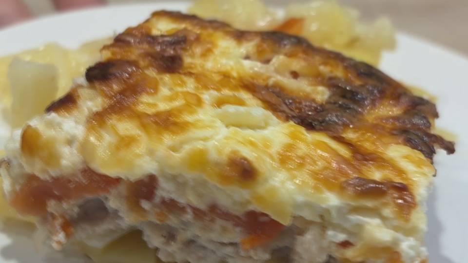 Почему моя картофельная запеканка такая вкусная? Запеканка сытная, с хрустящей корочкой.