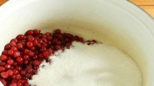 Красная смородина с сахаром (варенье)