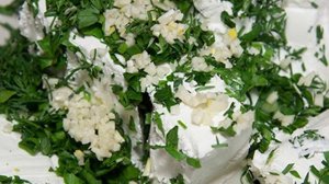 Лаваш с сыром и чесноком