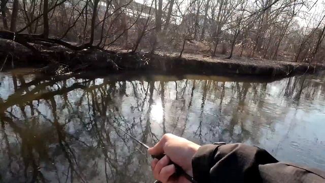 Мормышинг весной. Прогулка по Микро-речке. смотреть онлайн