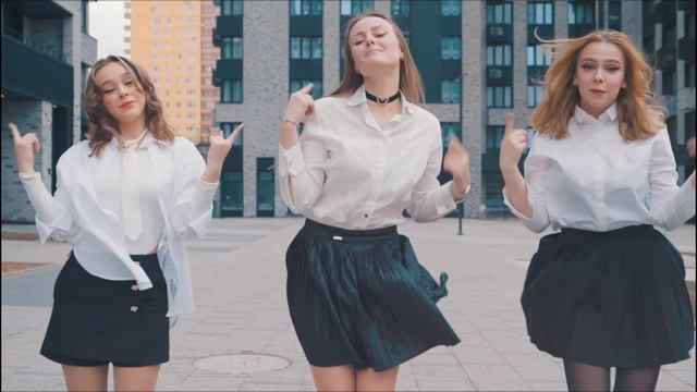 яркий худи