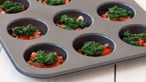 Маффины с помидорами и шпинатом