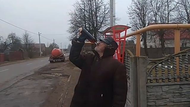 Гимбак Саня Бухает и делится с безработными!!!