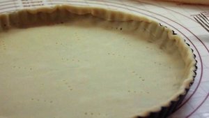 Миндальный пирог с киви