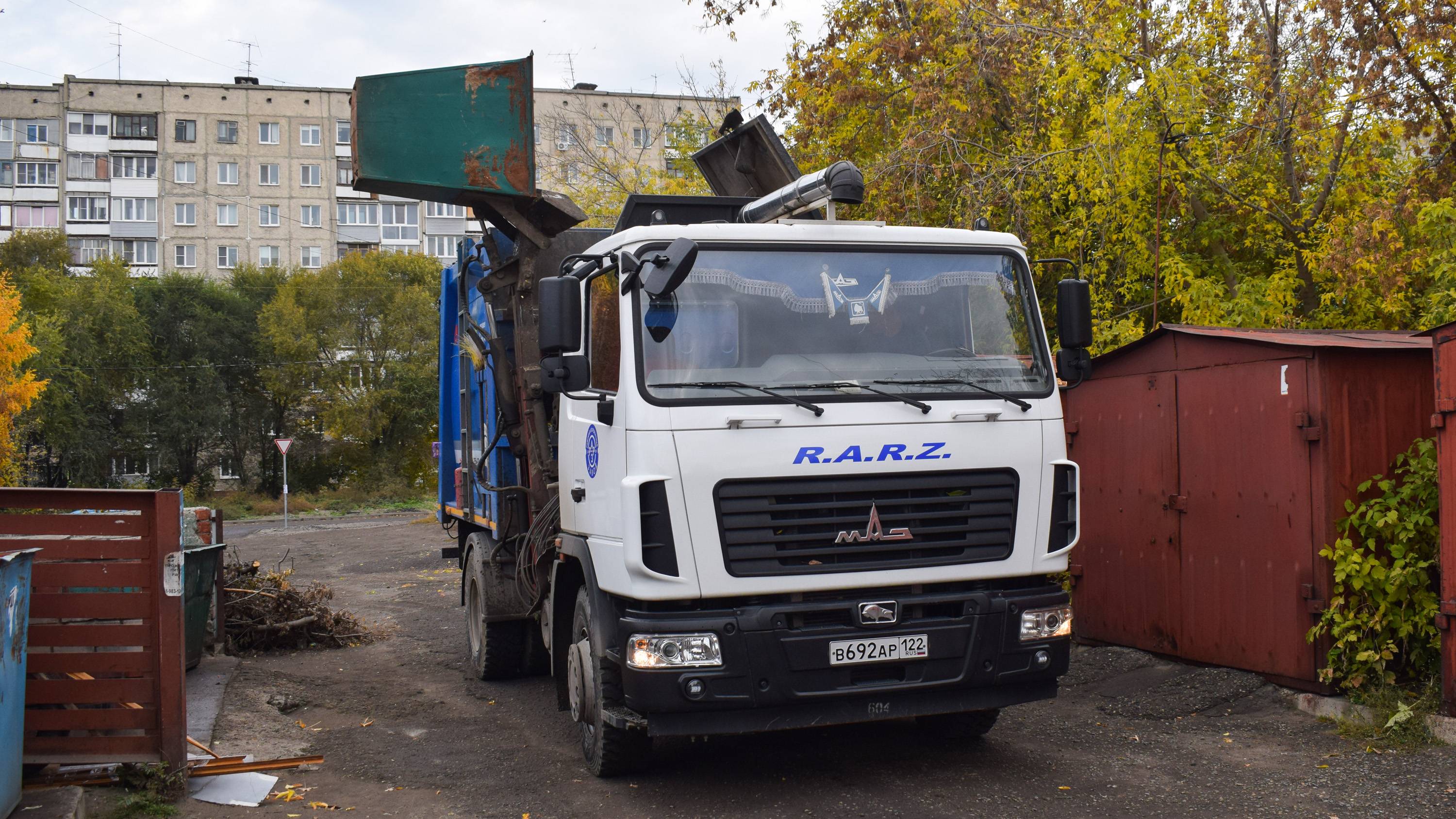 Мусоровоз МК-3554-03 на шасси МАЗ-534025 (В 692 АР 122)/ Garbage truck MAZ-5340. Garbage collection