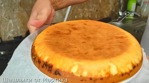 Пирог на сковороде с сочной начинкой.