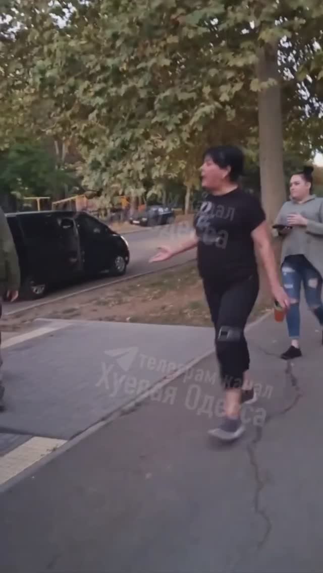 "Шикарная женщина" разогнала ТЦК.