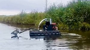 Очистка водоемов водным комбайном от водорослей