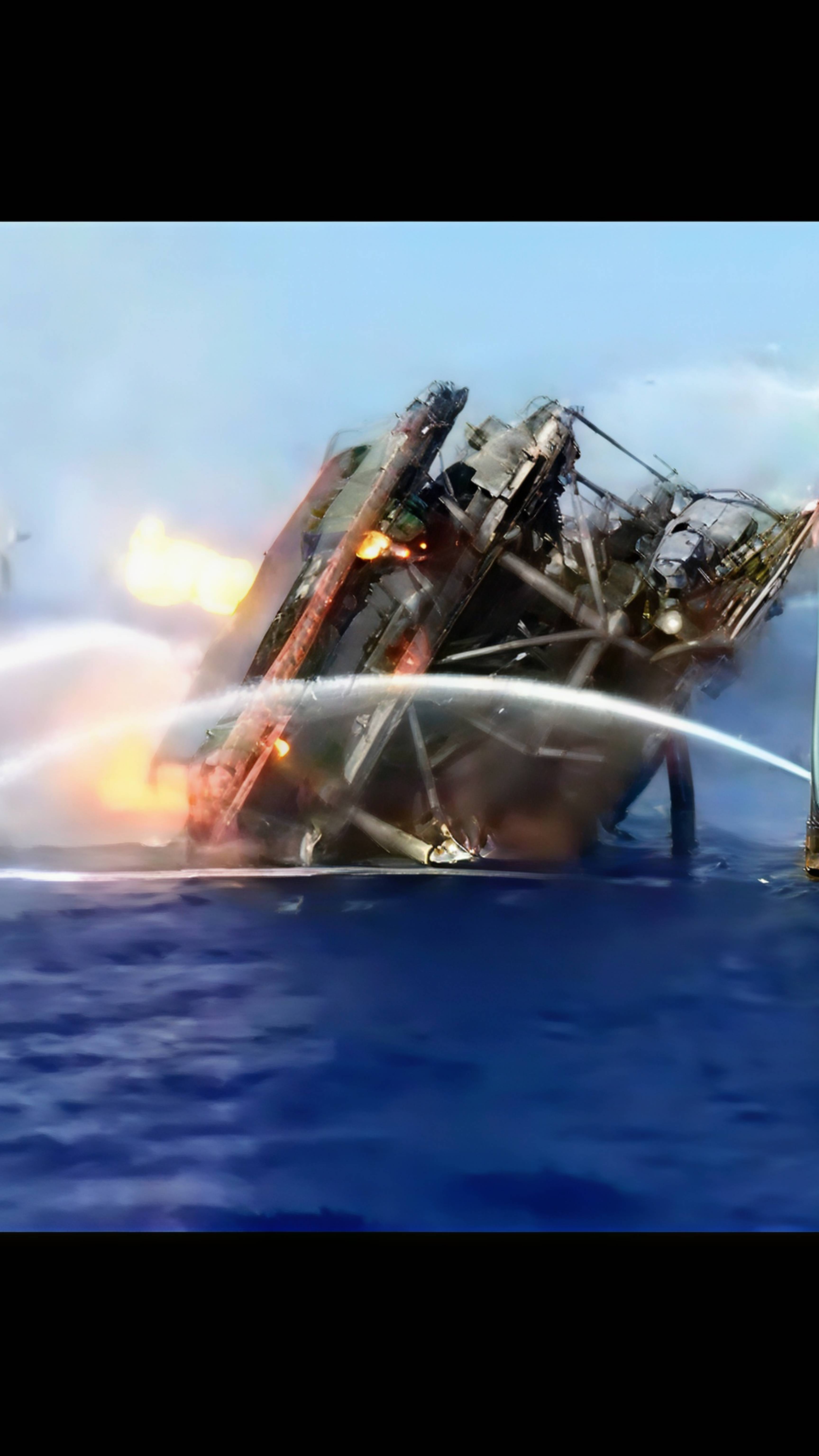 Пожар и крушение плавучей буровой установки в Красном море🔥