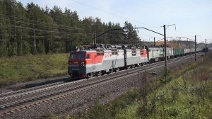 Электровоз ВЛ80С-010 с перегоняемым тепловозом 2ТЭ10М-3541 в составе поезда.