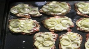 Мясо в духовке с сыром