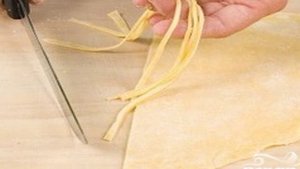 Лапша в горшочках