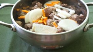 Мясо, тушеное с овощами