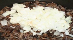 Капуста с грибами в горшочке