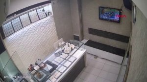 #Турция Сотрудница банка обанкротившаяся на криптовалюте попыталась ограбить ювелирный магазин