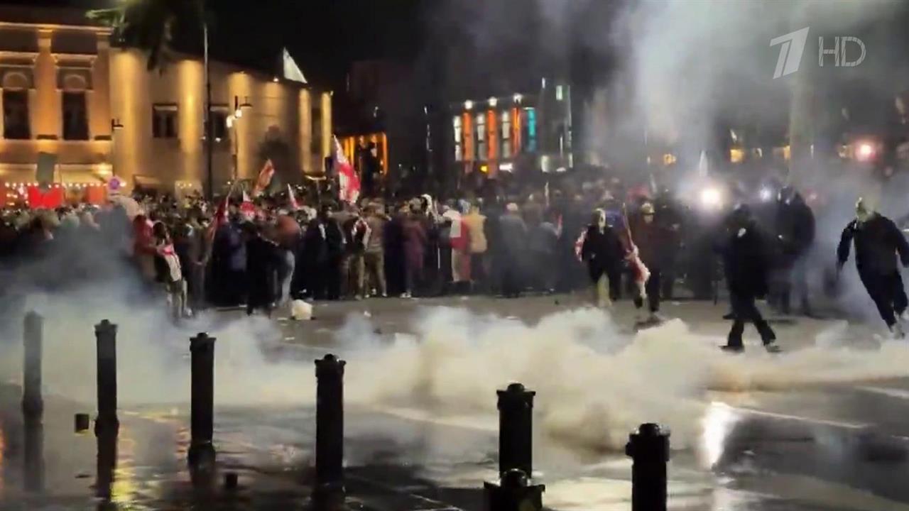 В Грузии три десятка полицейских пострадали в уличных беспорядках