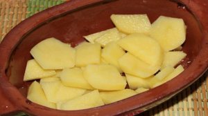 Мясо в горшочках с грибами и сыром