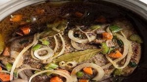 Мясо в красном вине