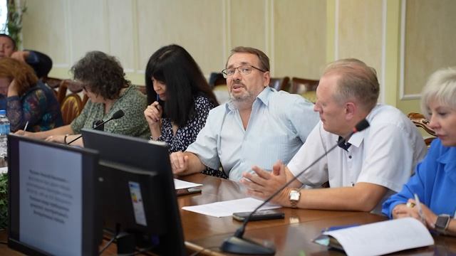 Симферополь. Круглый стол.