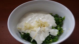 Кефирный соус с зеленью