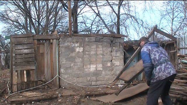 КАК СЛОМАТЬ ДЕРЕВЯННЫЙ САРАЙ смотреть онлайн