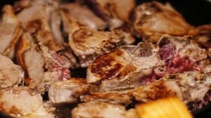 Мясо тушеное с айвой