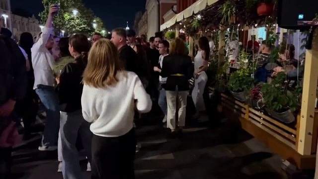 Полуночная Москва 2025 🌃 Стильные девушки и неоновая ночная жизнь столицы