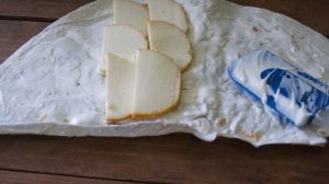 Лаваш с копченым сыром