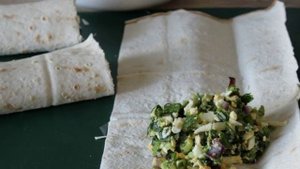 Лаваш с луком и яйцом