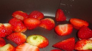 Компот из клубники в мультиварке