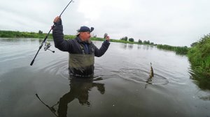 ЩУКА ВЫШЛА ЖРАТЬ. ПОПАЛ НА ВЫХОД ЩУКИ. ЖЕЛЕЗО РУЛИТ. ЩУКА ЖРЕТ ОКОЛО БЕРЕГА. ПРЕДОСЕННИЙ КЛЕВ.