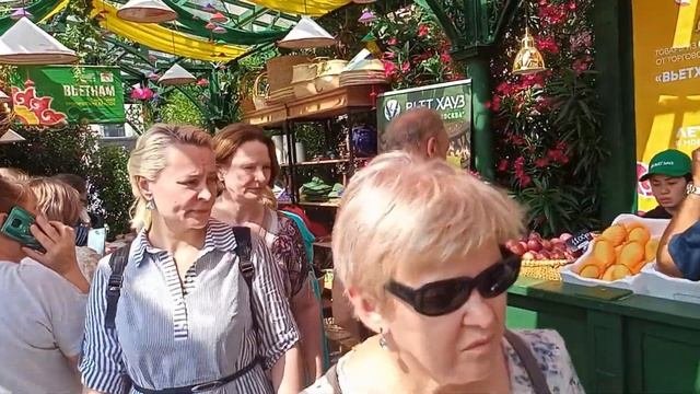 Вьетнамский фестиваль на манежной площади и выставка тропических растений.Lễ Hội Việt Nam