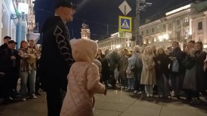 ТАНЦОР МАЙКЛ ТАНЦУЕТ НА НАБЕРЕЖНОЙ КАНАЛА ГРИБОЕДОВА