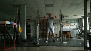 Что бы крепким быть,-здоровым ! Надо штангу поднимать.